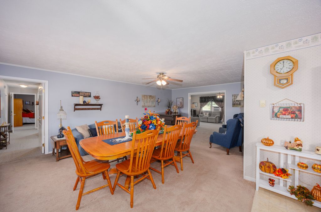 Image 8 of property listing at 2217 Mercer Farm Road, Centralia, IL 62801