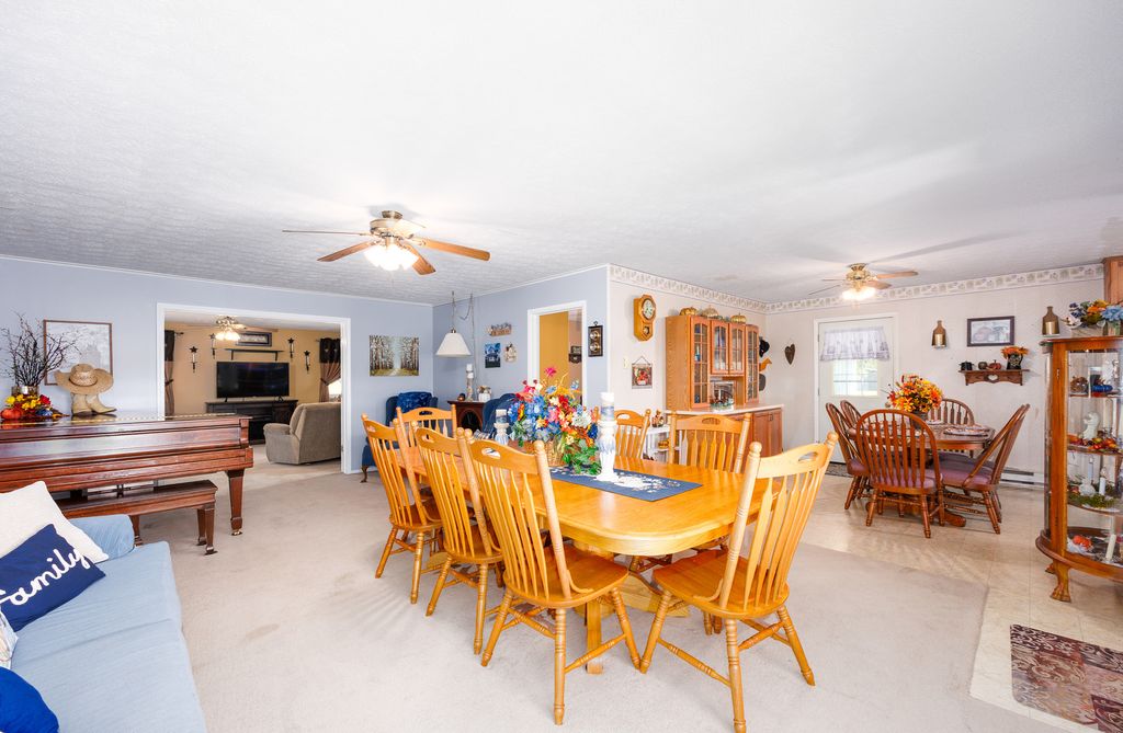 Image 9 of property listing at 2217 Mercer Farm Road, Centralia, IL 62801