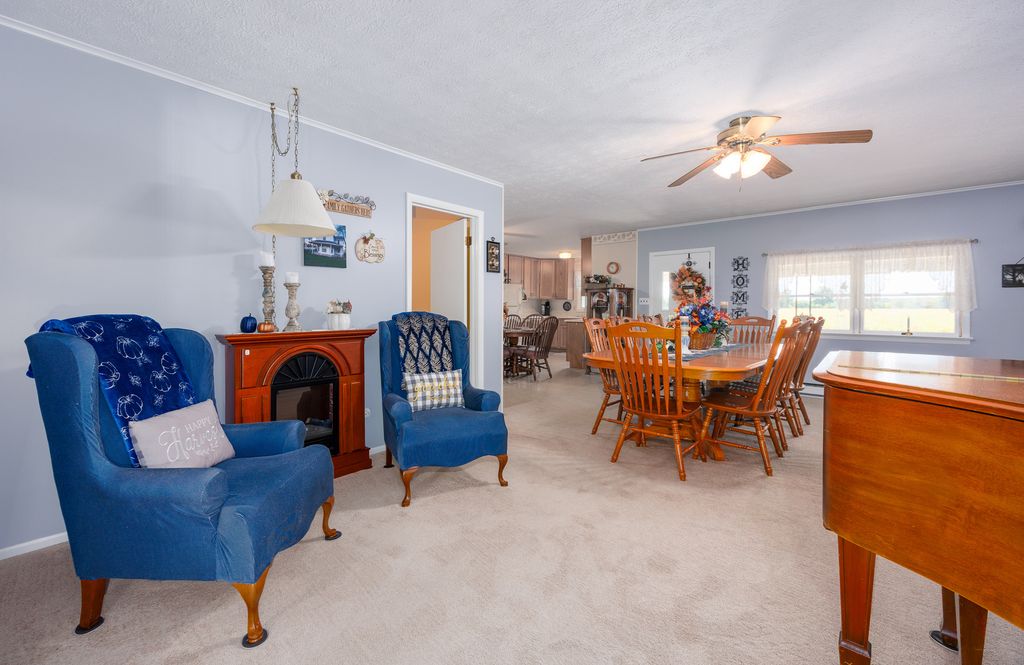 Image 10 of property listing at 2217 Mercer Farm Road, Centralia, IL 62801