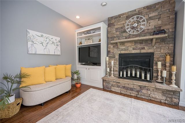 8 Adam Chris Drive, West Seneca, NY 14224