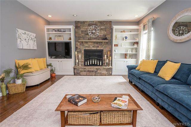 8 Adam Chris Drive, West Seneca, NY 14224