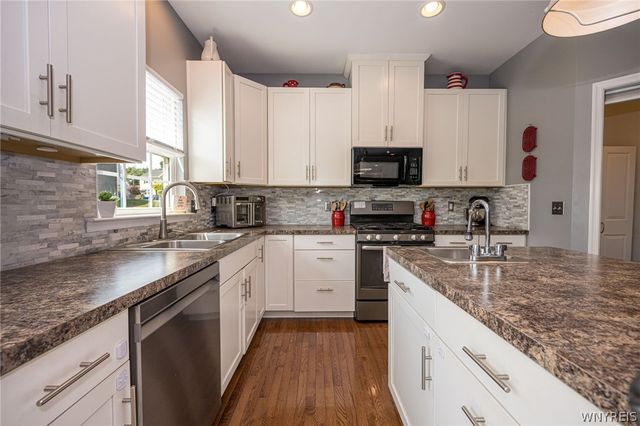 8 Adam Chris Drive, West Seneca, NY 14224