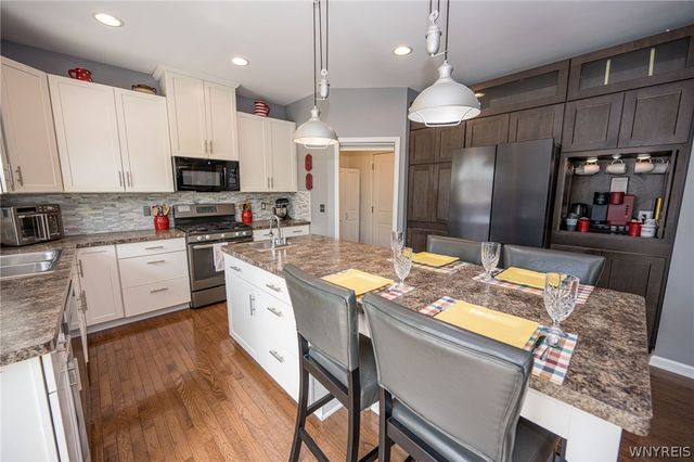 8 Adam Chris Drive, West Seneca, NY 14224