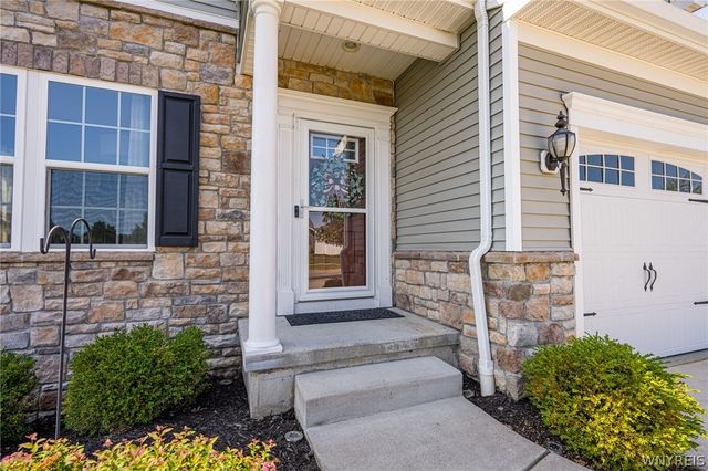 8 Adam Chris Drive, West Seneca, NY 14224