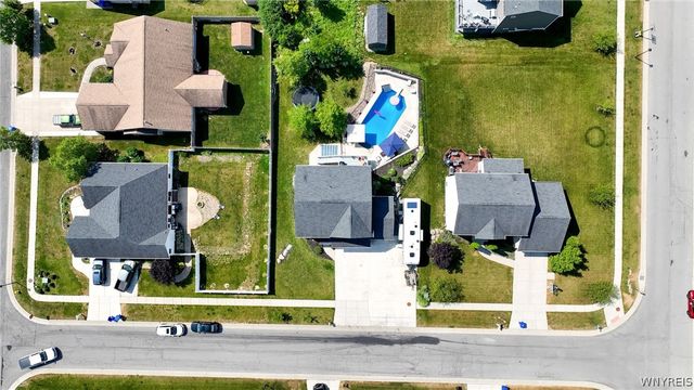 8 Adam Chris Drive, West Seneca, NY 14224