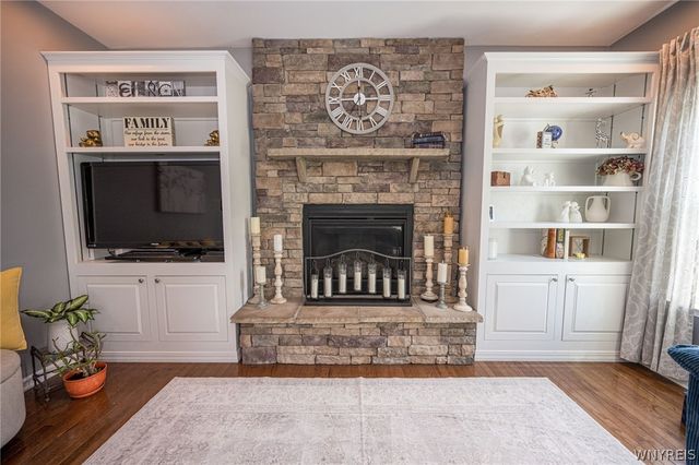 8 Adam Chris Drive, West Seneca, NY 14224