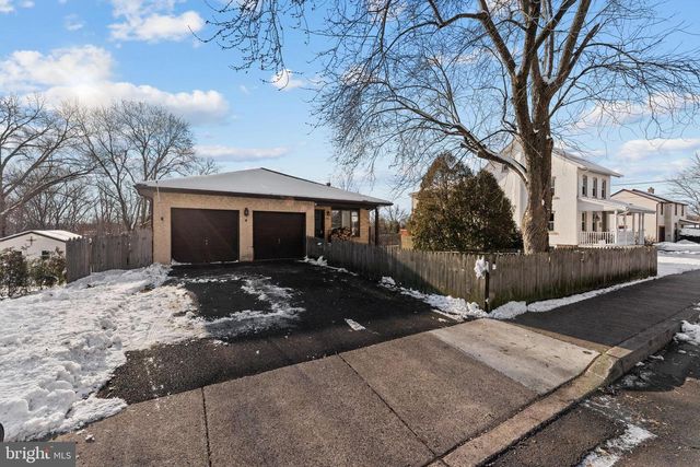 611 S 9TH ST, Perkasie, PA 18944