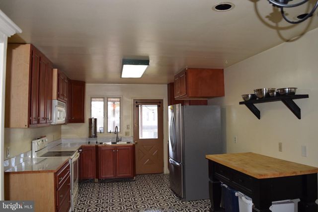 611 S 9TH ST, Perkasie, PA 18944