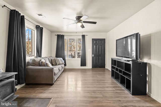 611 S 9TH ST, Perkasie, PA 18944