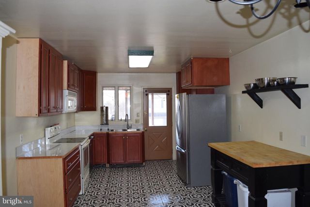 611 S 9TH ST, Perkasie, PA 18944