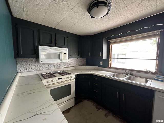 605 W STATE Street, Buckner, IL 62819