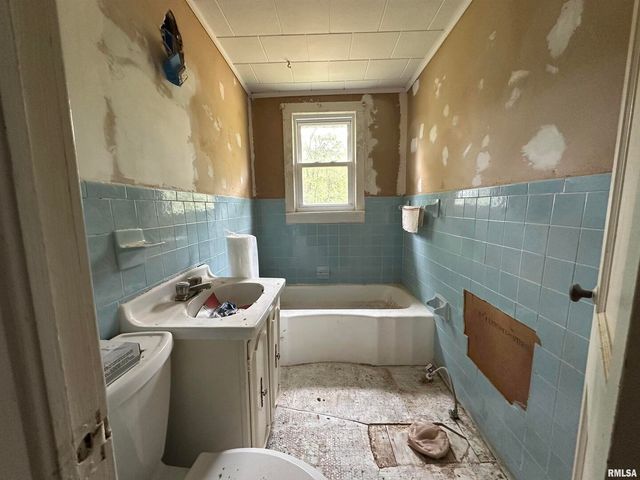 605 W STATE Street, Buckner, IL 62819