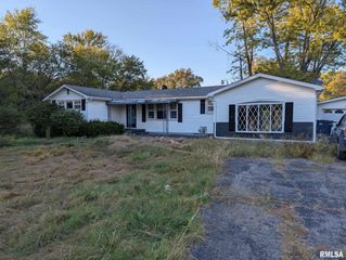 605 W STATE Street, Buckner, IL 62819