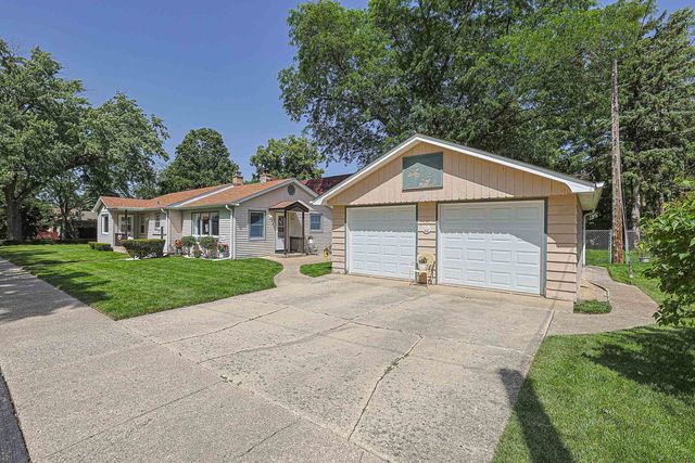 325 S Lodge Lane, Lombard, IL 60148