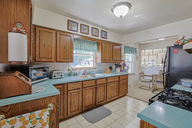 325 S Lodge Lane, Lombard, IL 60148