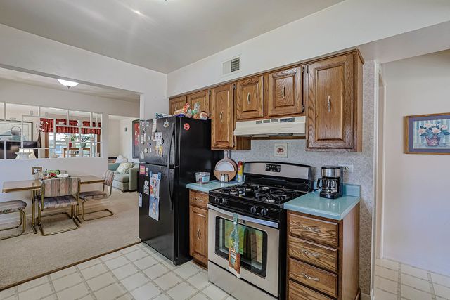 325 S Lodge Lane, Lombard, IL 60148