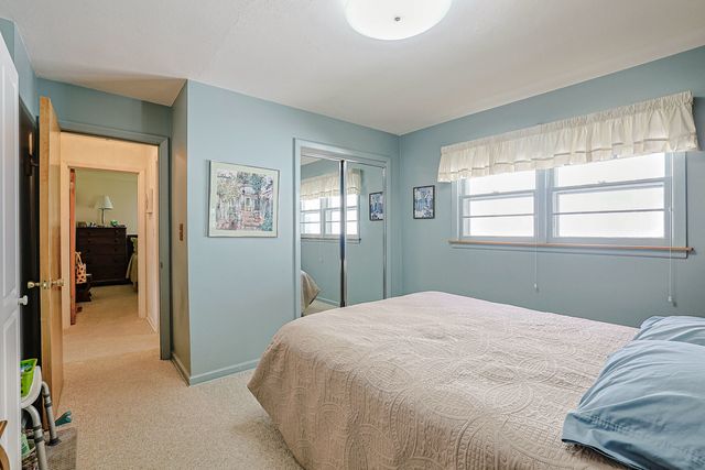 325 S Lodge Lane, Lombard, IL 60148