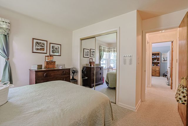 325 S Lodge Lane, Lombard, IL 60148