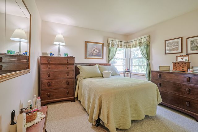 325 S Lodge Lane, Lombard, IL 60148