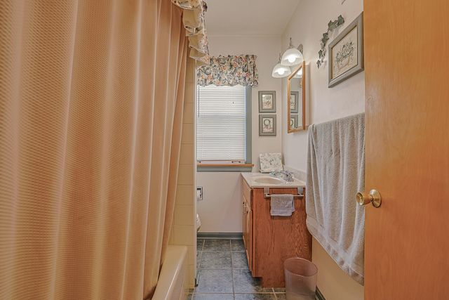 325 S Lodge Lane, Lombard, IL 60148