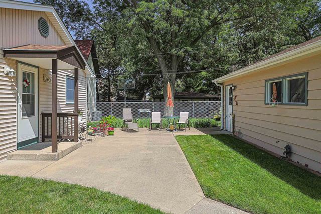 325 S Lodge Lane, Lombard, IL 60148