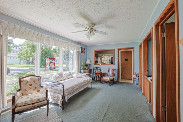 325 S Lodge Lane, Lombard, IL 60148