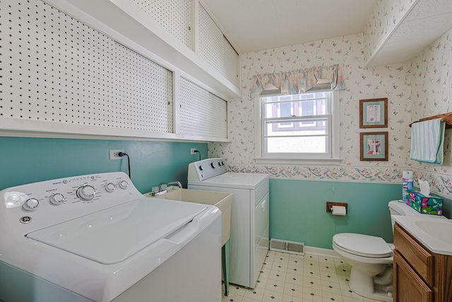 325 S Lodge Lane, Lombard, IL 60148