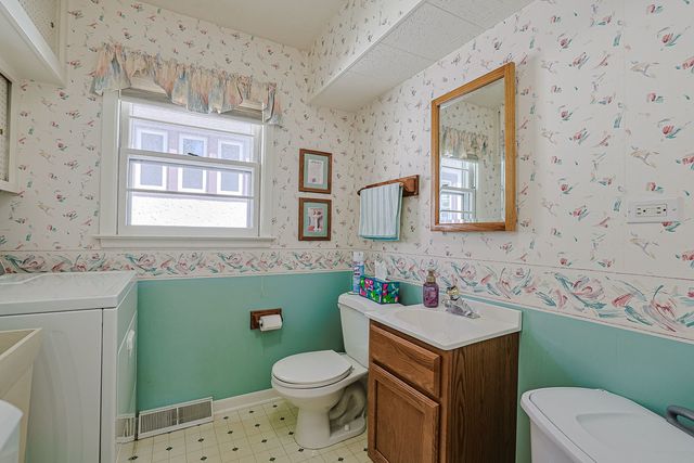325 S Lodge Lane, Lombard, IL 60148