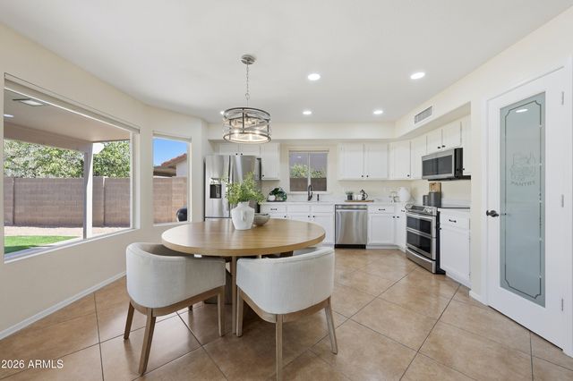 516 W SMOKE TREE Road, Gilbert, AZ 85233