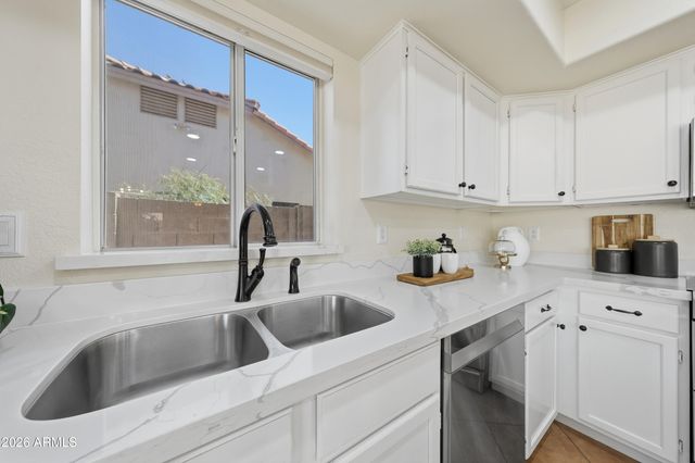 516 W SMOKE TREE Road, Gilbert, AZ 85233