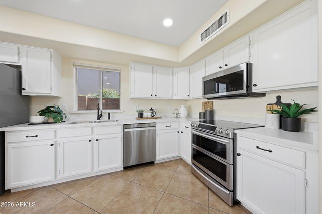 516 W SMOKE TREE Road, Gilbert, AZ 85233