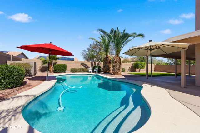 516 W SMOKE TREE Road, Gilbert, AZ 85233