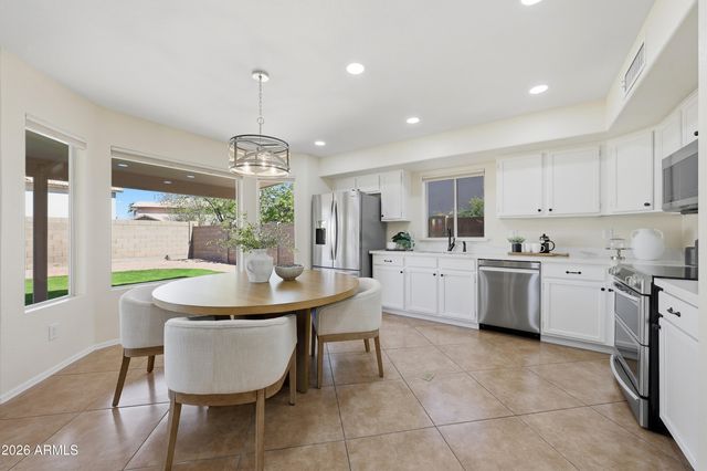 516 W SMOKE TREE Road, Gilbert, AZ 85233