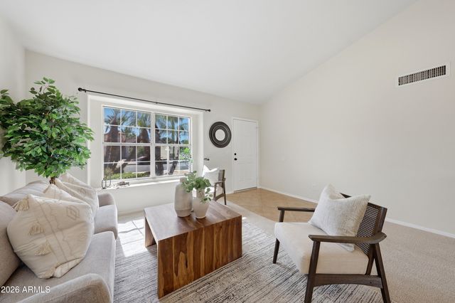 516 W SMOKE TREE Road, Gilbert, AZ 85233