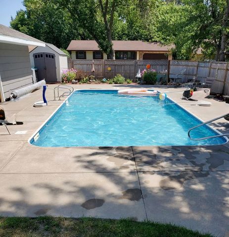 8301 34th Avenue N, New Hope, MN 55427