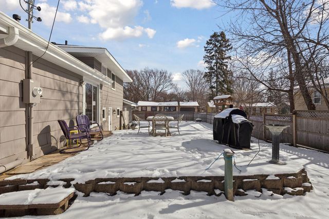 8301 34th Avenue N, New Hope, MN 55427