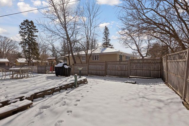 8301 34th Avenue N, New Hope, MN 55427