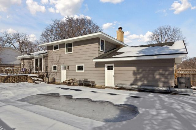 8301 34th Avenue N, New Hope, MN 55427