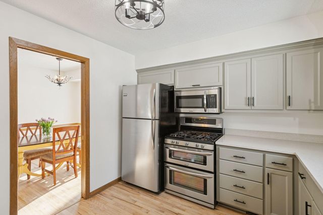 8301 34th Avenue N, New Hope, MN 55427