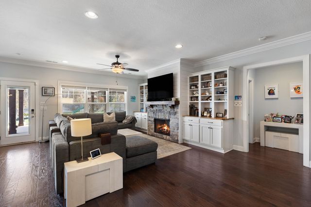 558 Deer Valley Drive, Hixson, TN 37343