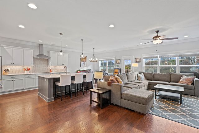 558 Deer Valley Drive, Hixson, TN 37343