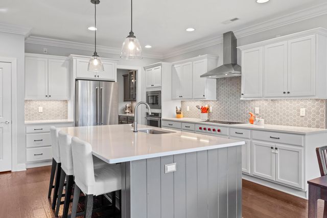 558 Deer Valley Drive, Hixson, TN 37343