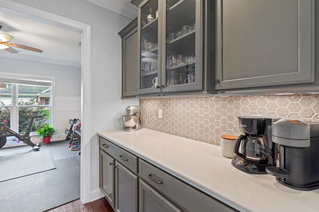 558 Deer Valley Drive, Hixson, TN 37343