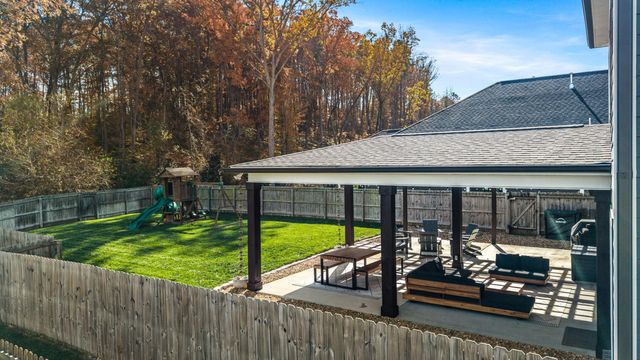 558 Deer Valley Drive, Hixson, TN 37343