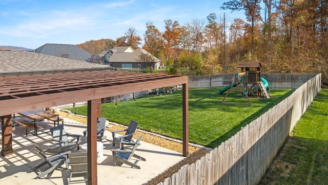 558 Deer Valley Drive, Hixson, TN 37343