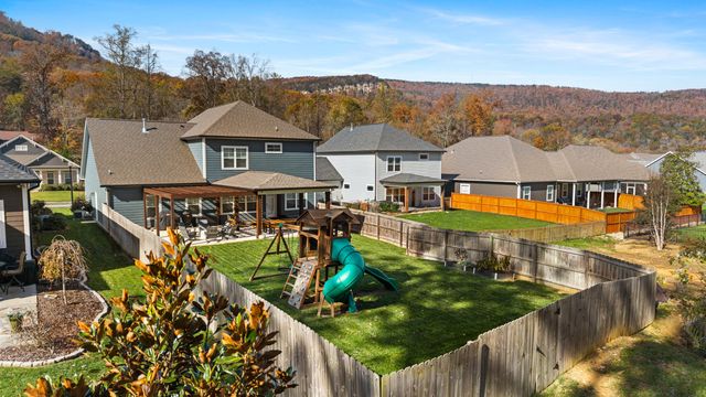 558 Deer Valley Drive, Hixson, TN 37343