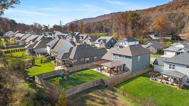 558 Deer Valley Drive, Hixson, TN 37343