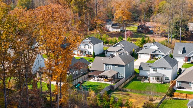 558 Deer Valley Drive, Hixson, TN 37343