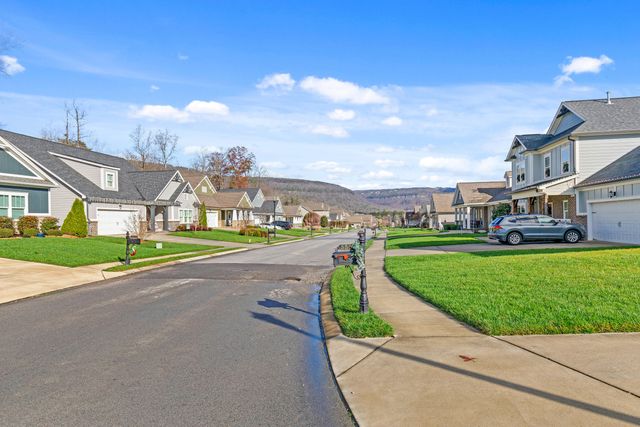 558 Deer Valley Drive, Hixson, TN 37343