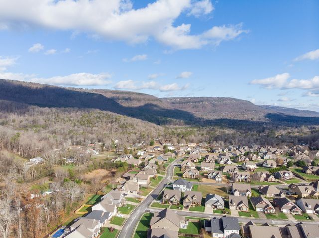 558 Deer Valley Drive, Hixson, TN 37343